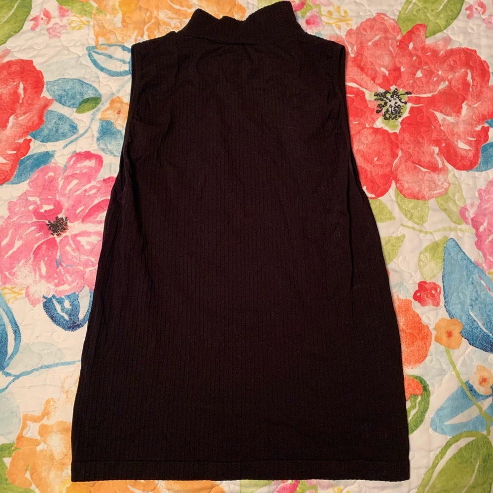 M/L Venus Ribbed Turtleneck Sweater Sleeveless